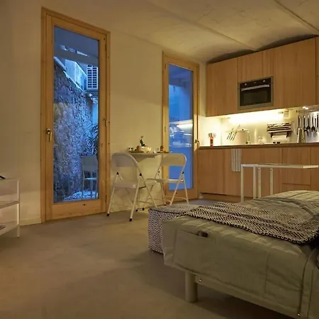 1br With Patio Near The Barcelona