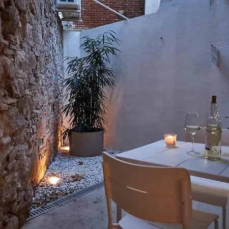 1br With Patio Near The *